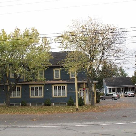 Hotel Fleurs Karaibes Saint-Alexandre-de-Kamouraska 외부 사진